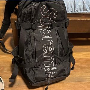 SUPREME BOOKBAG fW18
